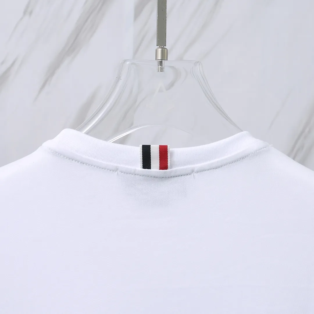：T 01 （TB T ） THOM BROWNE .TB New Arrival T In Stock 220 Breathable Authentic Authentic Classic + +Authentic Same Style TB ：White/Navy Blue Size：0/1/2/3/4